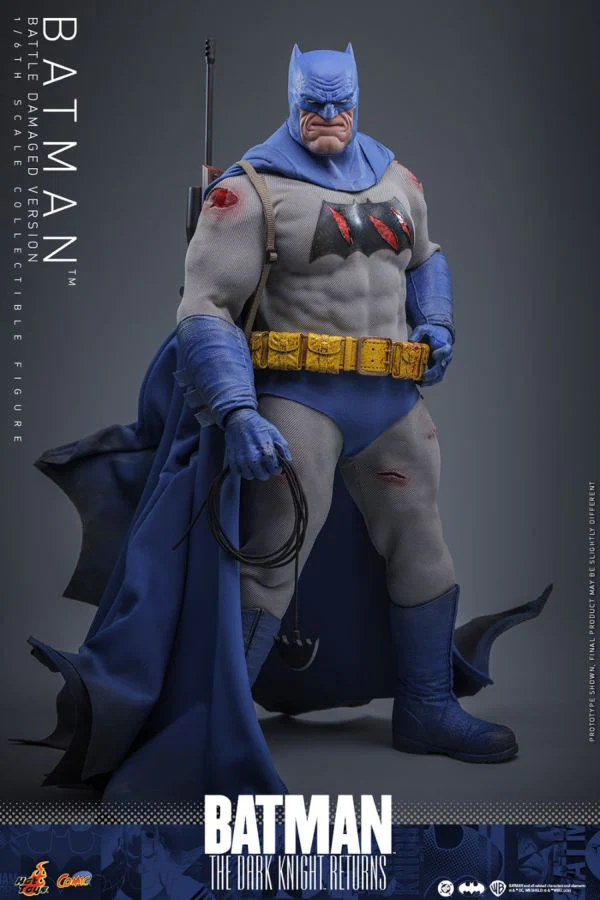 Batman: The Dark Knight Returns - Batman (Battle Damaged) 1:6 Scale Collectible Action Figure - Image 7
