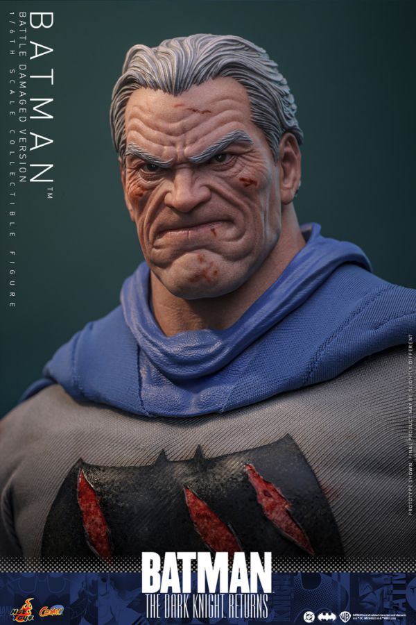 Batman: The Dark Knight Returns - Batman (Battle Damaged) 1:6 Scale Collectible Action Figure - Image 9
