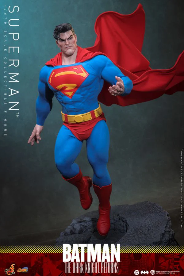 Batman: The Dark Knight Returns - Superman 1:6 Scale Collectable Action Figure - Image 3