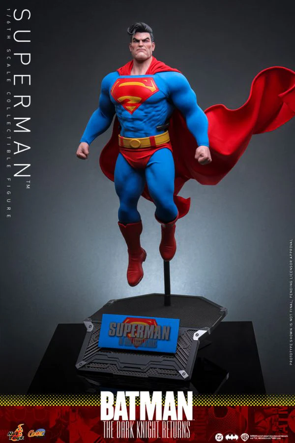 Batman: The Dark Knight Returns - Superman 1:6 Scale Collectable Action Figure - Image 4